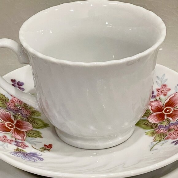 Mini cup & saucer - white with flower design - Picture 7 of 14